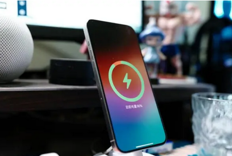 义安苹果15换屏服务分享用什么充电器给iPhone15充电更好 